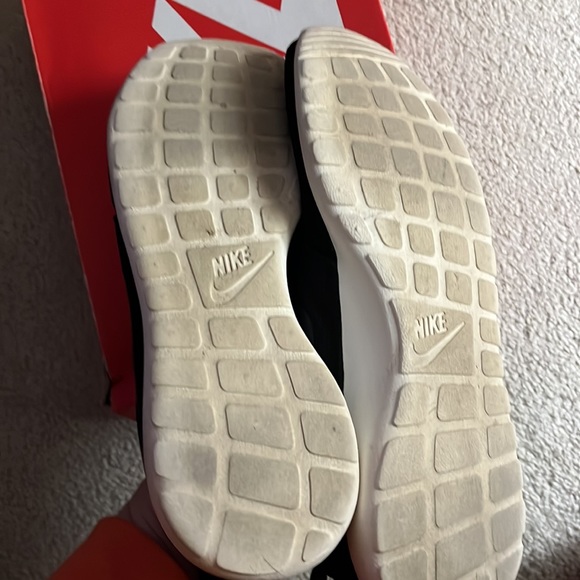 Nike Roshe Run - Picture 2 of 4